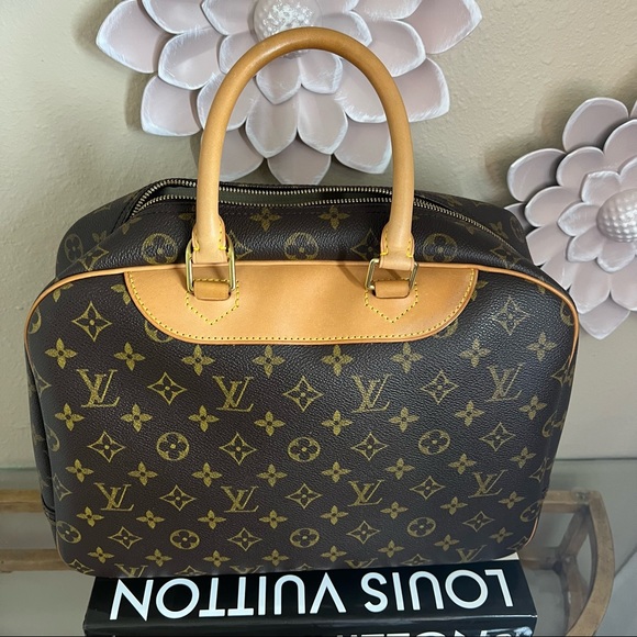 LOUIS VUITTON MONOGRAM DEAUVILLE TOTE - Picture 3 of 13
